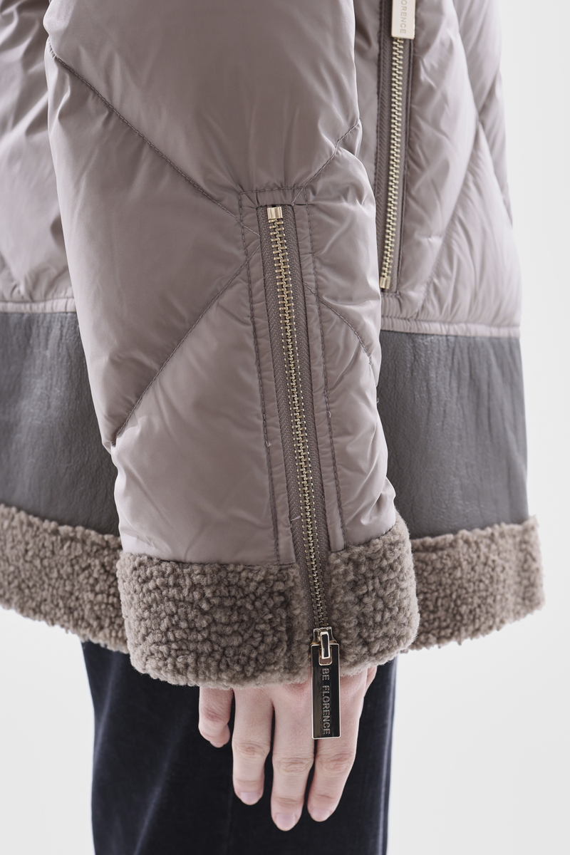 Зимний пуховик с капюшоном